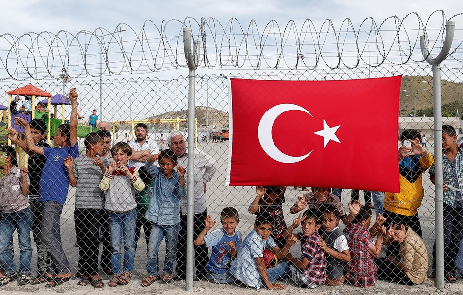 Beyond Humanitarian Relief: Social Networks and the Role of Shared Identity in Refugee Belonging and Support in Turkey