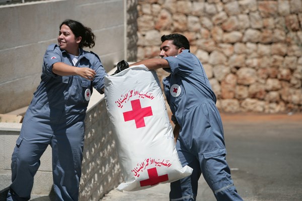 Local expertise and global packages of aid: The transformative role of volunteerism and locally engaged expertise of aid during the 2006 July war in Lebanon